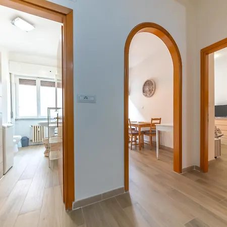 Front Lucio Sestio Lejlighed