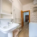 Front Lucio Sestio Апартаменты Рим