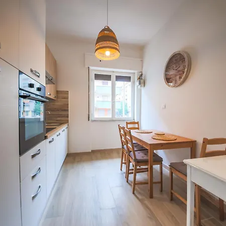 アパート Front Lucio Sestio