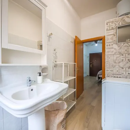 Front Lucio Sestio アパート ローマ